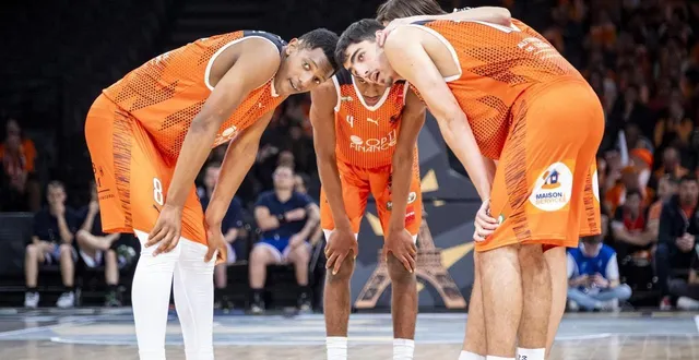 photo  même sous pression en deuxième période, les espoirs du msb ont su contenir nanterre pour s’imposer de façon maîtrisée.  &copy;  dominique breugnot 