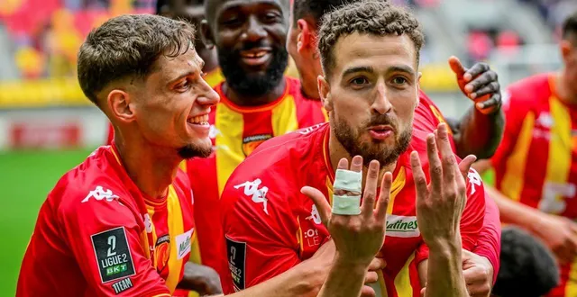 photo  erwan colas, deuxième buteur, et noa boissé, jeune défenseur du mans fc auteur d’une très belle prestation hier contre annecy.  &copy;  le maine libre – yvon loué 