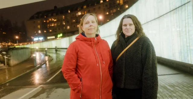 photo  annika dalén et linda gustafsson, responsables de l’égalité des genres à la commune d’umeå, à l’entrée du tunnel ferroviaire lev ! sous la gare centrale.  &copy;  nicolas lee / ouest-france 