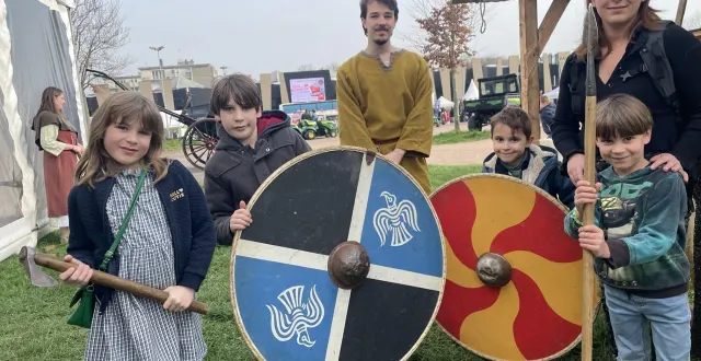 photo  la présence du parc historique ornavik à la fête de la normandie fait la joie des enfants.  &copy;  ouest-france 