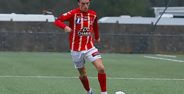 photo  malgré un magnifique but de kalinski, les flériens s’inclinent face à saint-lô, le leader du championnat.  &copy;  serge ruer 