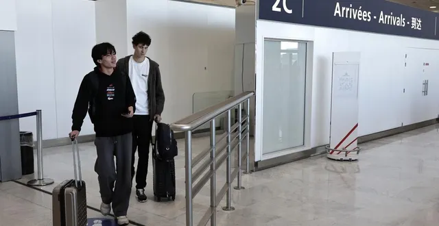 photo  un passager arrivant de jordanie le 3 mars, à l’aéroport de roissy - charles de gaulle.  &copy;  stéphane de sakutin / afp 
