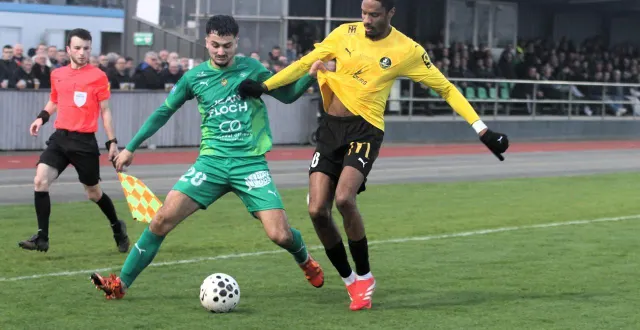 photo  mathis belhaj (à gauche) et locminé ont concédé le nul à domicile face à montlouis.  &copy;  geneviève bainvel le boulicaut 