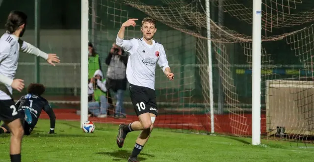 photo  norton stiles et les parthenaisiens rentrent de dordogne avec un point important.  &copy;  co - jordan magneron 