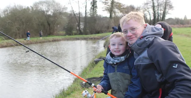 photo  antoine, quatre ans et demi, et son cousin.  &copy;  le maine libre 