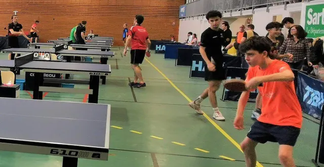 photo  gymnase fernand-lusson : les rencontres s’enchaînent.  &copy;  le maine libre. 