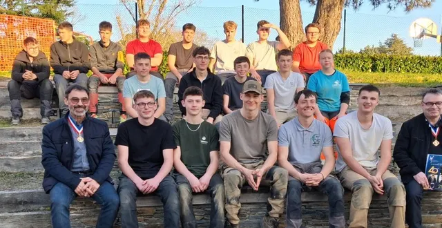 photo  les participants de la dernière journée de sélection départementale des meilleurs apprentis paysagers du maine-et-loire.  &copy;  co 