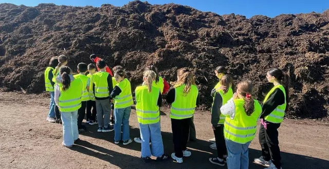 photo  les élèves en visite à loire compost environnement.  &copy;  école 