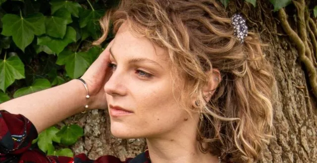 photo  ludsine briand a zo skrivagnerez ha barzhez.  &copy;  noémie louessard - les vies vents 