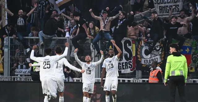 photo  la joie des angevins devant le parcage heureux à la beaujoire rappelle le succès de la saison passée.  &copy;  afp 