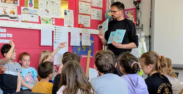 photo  boëssé-le-sec, vendredi 6 mars 2026. pendant près de deux heures, olivier deloye a présenté le métier de dessinateur aux écoliers.  &copy;  le maine libre 