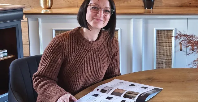 photo  christelle guillotin a lancé son entreprise individuelle de relooking de meubles, depuis chez elle, à parcé-sur-sarthe.  &copy;  ouest-france 
