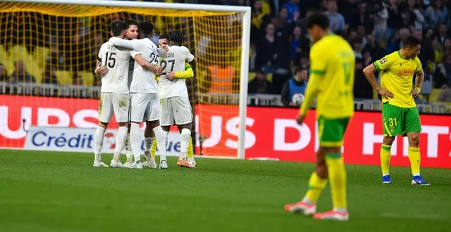 photo  le fc nantes s’est incliné (0-1) contre angers, samedi, et possède désormais deux points de retard sur auxerre, barragiste.  &copy;  simon torlotin / ouest-france 