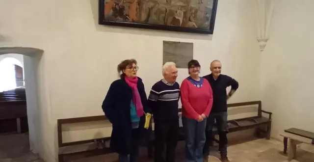 photo  après deux ans de restauration, une œuvre majeure renaît dans l’église et la repose s’est faite en présence du maire gaetan vallée, du restaurateur menuisier hervé viellerobe, de fanny chauvet, restauratrice de l’œuvre, et de christine sablayrolles, présidente de l’association culture et patrimoine de tassillé.  &copy;  le maine libre 