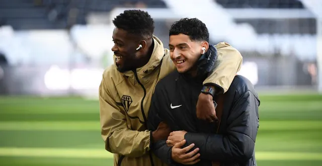 photo  yassin belkhdim (à droite) est rentré à angers.  &copy;  co - josselin clair 