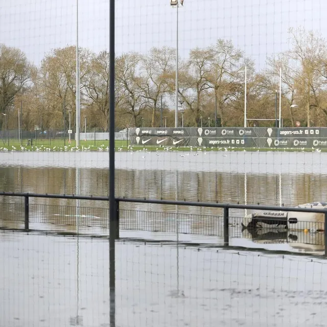 photo le 20 février, le terrain d’honneur de la baumette était inondé.  ©  philippe naudin