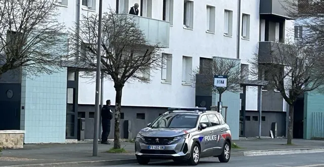 photo  la police est sur place dans le quartier de la tour-chabot.  &copy;  co - gabin chamereau 