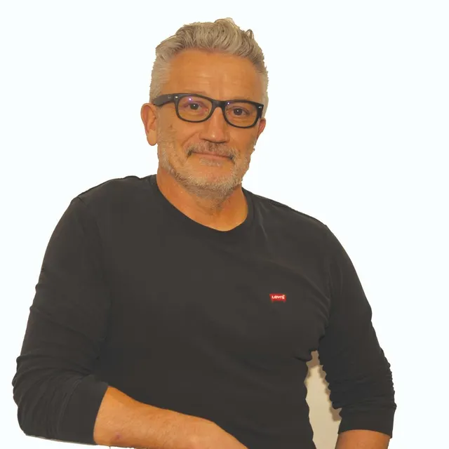 photo à la tête de la liste argentan en mouvement, emmanuel flouvat brigue la mairie d’argentan.  ©  liste argentan en mouvement