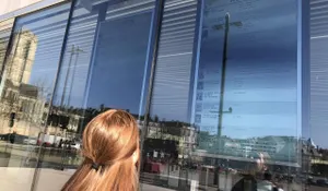 photo cinéma  le cinéma pathé, au mans (sarthe), propose quatre séances hebdomadaires en version française sous-titrée (vfst) pour chaque sortie nationale. une façon de rendre le septième art accessible aux personnes sourdes et malentendantes. 