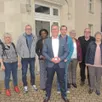 photo une partie des membres de la liste construire ensemble montreuil-juigné derrière michel morineau.