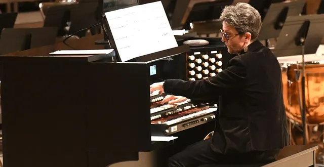 photo  véronique le guen, titulaire du grand orgue de l’église saint-séverin à paris, sera à l’orgue hybride du centre des congrès pour la soirée so british !  &copy;  a. chudeau 