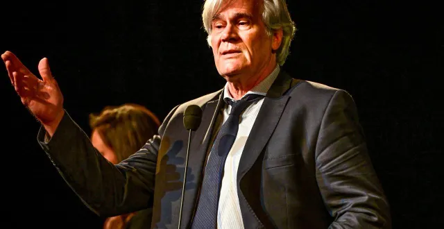 photo  stephane le foll en meeting le 26 février dernier.  &copy;  photo le maine libre - yvon loué 