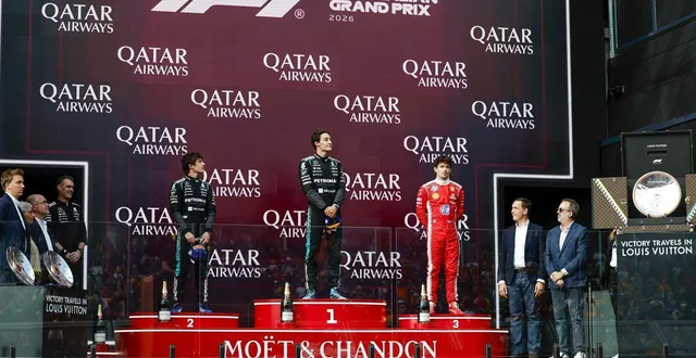 photo  george russell occupe la tête de ce premier classement des pilotes du championnat du monde de formule 1 2026 devant son coéquipier italien kimi antonelli et charles leclerc.  &copy;  dppi via afp 