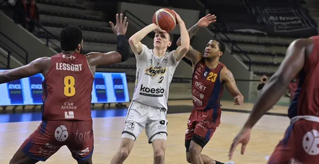 photo  hadi et angers ont perdu leur premier match de poule basse.  &copy;  sebastien aubinaud 