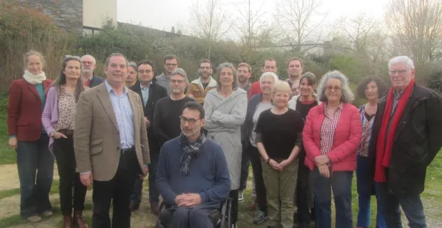 photo  jérôme foyer, au premier rang à gauche, avec des candidats et quelques sympathisants de la liste en actes.  &copy;  ouest-france 