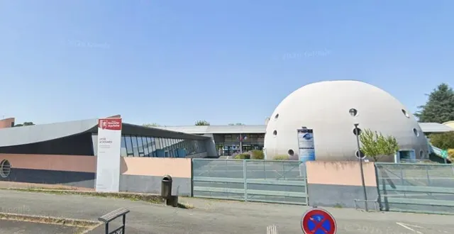 photo  un adolescent a été poignardé devant le lycée du dolmen, à poitiers (vienne), vendredi 6 mars 2026.  &copy;  google street view 