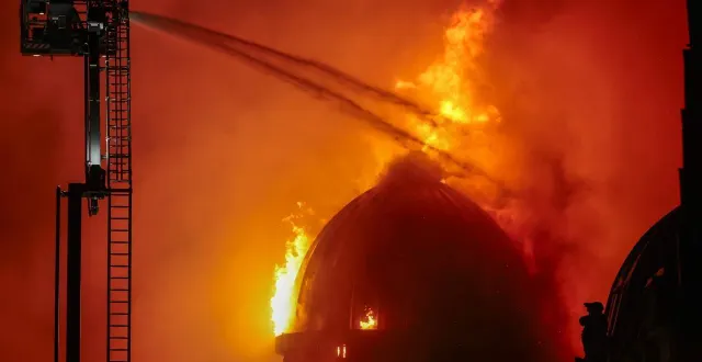 photo  dimanche 8 mars 2026, un incendie s’est déclaré dans un bâtiment historique du centre-ville de glasgow, en écosse.  &copy;  jeff j mitchell / getty images via afp 