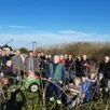 photo une brigade de 25 volontaires réunis pour tailler la vigne associative florentaise de la pierre-à-fourneau.
