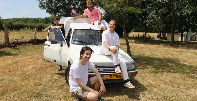 photo  pierre verger, killiane letellier, jason lorioux et armand goudeau vont organiser le plus grand rassemblement de c15 au monde à parthenay (deux-sèvres).  &copy;  c15 tour 