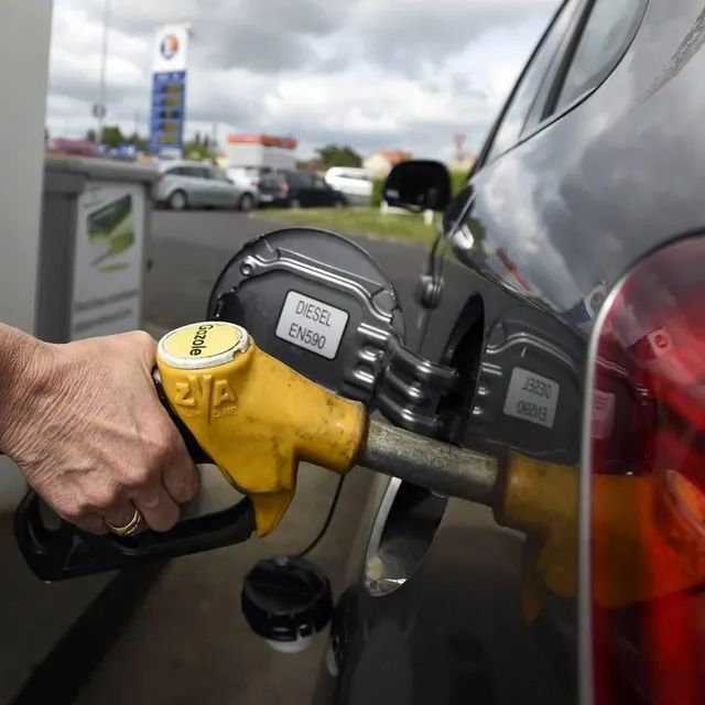 photo la guerre au moyen-orient entraîne la flambée des prix du baril de pétrole.  ©  co - marie delage