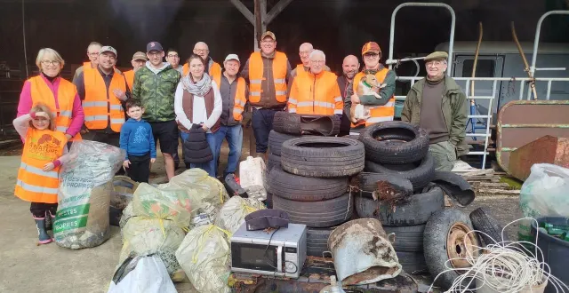 photo  une vingtaine de personnes volontaires, moitié chasseurs, moitié citoyens, ont répondu à l’invitation de ludovic sassier, responsable local de l’opération.  &copy;  ouest-france 