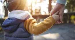 Info insolite  une médecin anesthésiste et son mari ont adopté un petit garçon de 4 ans que la soignante avait accompagné pour son opération du cœur, aux états-unis. photo d’illustration. 