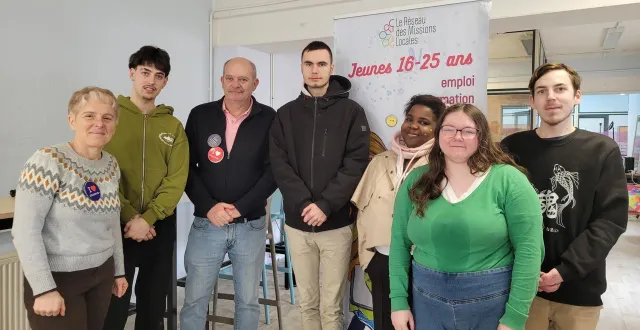 photo  de gauche à droite : maria lopez, conseillère à la mission locale ; timothée, lionel corbière, directeur de la mission locale d’alençon ; florian, gwenaëlle, cathy et lucas. absents sur la photo : sabah, margot, lilou, julie, noémie.  &copy;  ouest-france 