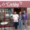 photo  françois metro et jean-philippe cheneau, les deux nouveaux gérants du derby, en compagnie de sandy, leur salariée. 
