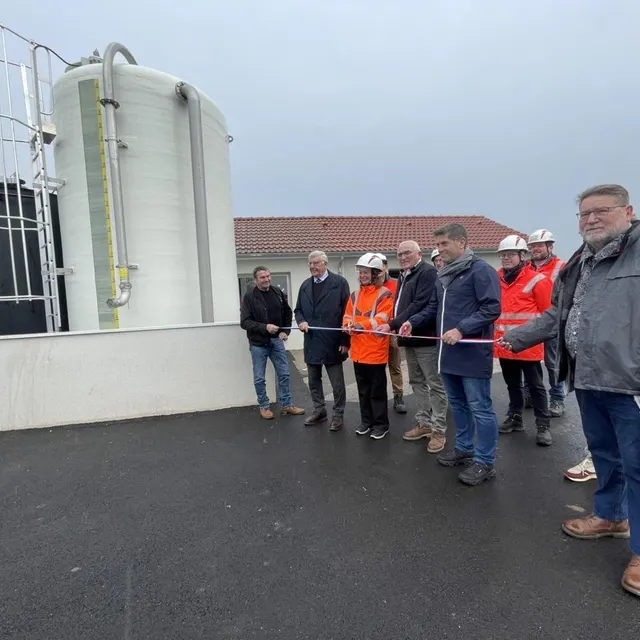 L’inauguration a eu lieu en présence d’Amélie Lummaux, directrice régionale Veolia et de nombreux élus dont le député Jérôme Nury, le conseiller départemental Thierry Clérambaux et Alain Lolivier, maire d’Écouché-les-Vallées. Ouest-France photo l’inauguration a eu lieu en présence d’amélie lummaux, directrice régionale veolia et de nombreux élus dont le député jérôme nury, le conseiller départemental thierry clérambaux et alain lolivier, maire d’écouché-les-vallées. © ouest-france