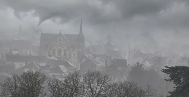 photo  le phénomène météo capturé par un habitant de chanzeaux, commune déléguée de chemillé-en-anjou.  &copy;  daniel batardière 