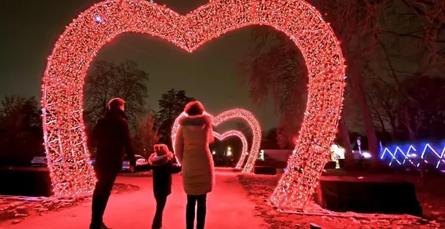 photo  parmi les événements qui ont toujours du succès à l’abbaye de l’epau : le voyage sonore et lumineux, lors des fêtes de fin d’année (ici, en 2025).  &copy;  archives ouest-france 