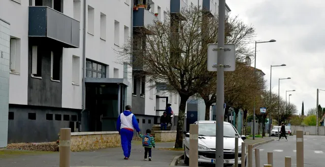 photo  les faits se sont déroulés à l’arrière de cet immeuble de la tour chabot, à niort, dimanche après-midi 8 mars 2026.  &copy;  co - marie delage 