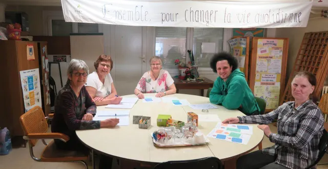 photo  claudine coquillot, véronique rousseau, jeanine chopin, guillaume rousseau, danielle garreau, une partie de l’équipe qui a mené l’enquête.  &copy;  ouest-france 
