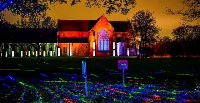 photo  les illuminations de noël à l’abbaye de l’épau  &copy;  photo le maine libre - yvon loué 