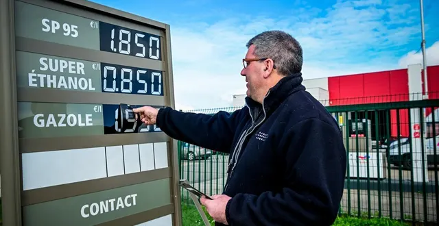 photo  dans les stations, les prix évoluent vite comme ici à saint-calais.  &copy;  le maine libre - yvon loué 