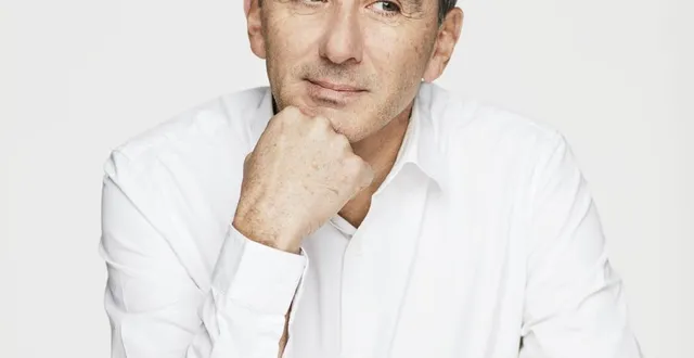 photo  élie semoun sera sur la scène du forum, le 13 février prochain avec une pléiade de nouveaux personnages.  &copy;  pascal ito 