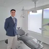 photo  le dr antonio berral-gutierrez, dans le nouveau cabinet dentaire qui doit ouvrir fin mars 2026.  