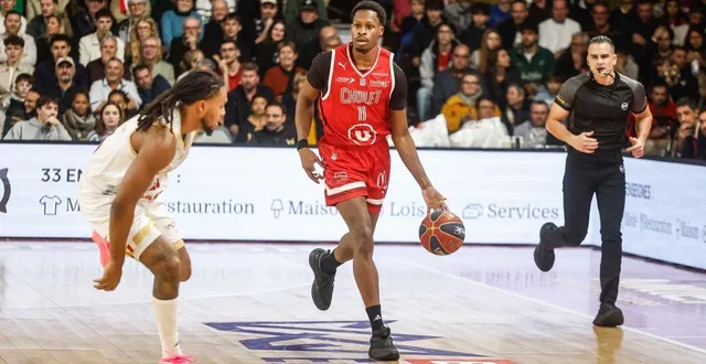 photo  gérald ayayi est élu joueur du mois de février avec 52 % des voix.  &copy;  ouest-france 