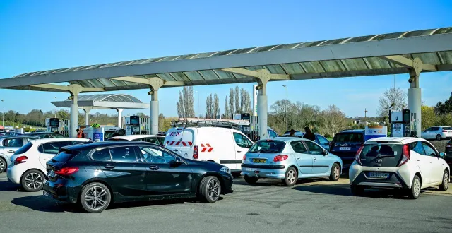 photo  le prix des carburants s’envole depuis quelques jours.  &copy;  le maine libre - yvon loué 
