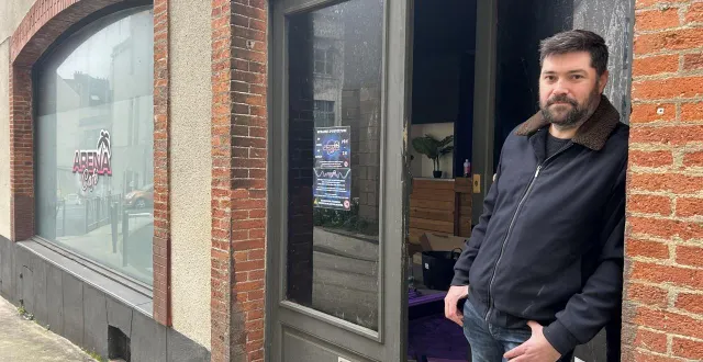 photo  florent monserrat est le gérant de l’arena café, à cholet, en maine-et-loire.  &copy;  ouest-france 